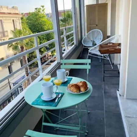 Spacious And Stylish One-bedroom On Place De Gaulle アパート *