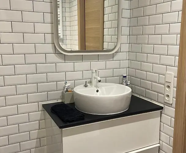 דירה Spacious And Stylish One-bedroom On Place De Gaulle אנטיב