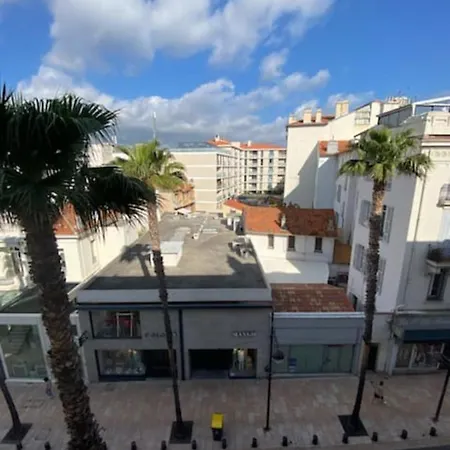 Spacious And Stylish One-bedroom On Place De Gaulle Daire Antibes