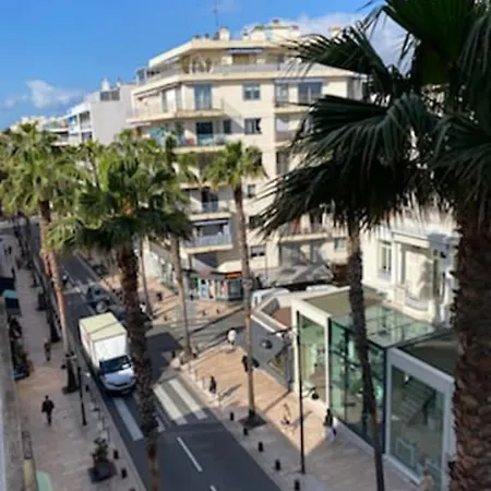 Spacious And Stylish One-Bedroom Apartment On Place De Gaulle Antibes Antibes