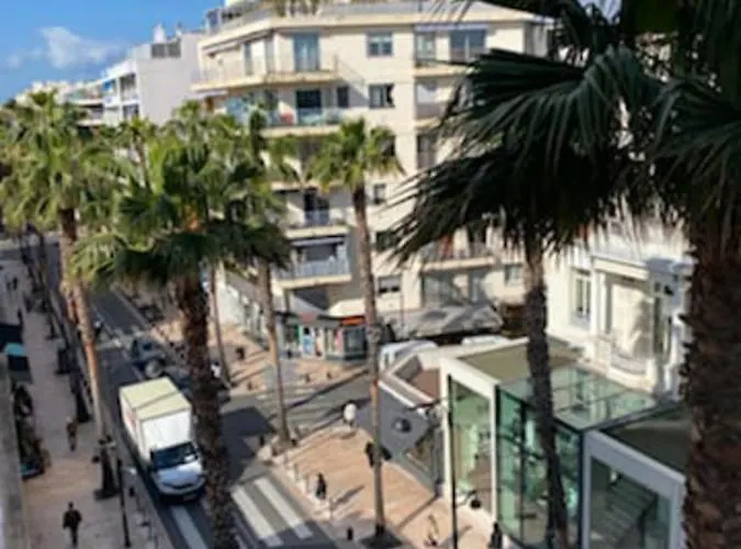 Spacious And Stylish One-Bedroom Apartment On Place De Gaulle Antibes Antibes