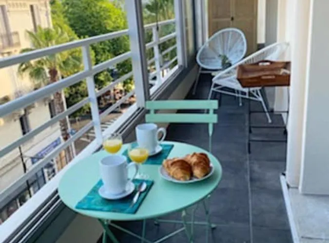 Spacious And Stylish One-bedroom On Place De Gaulle Daire *